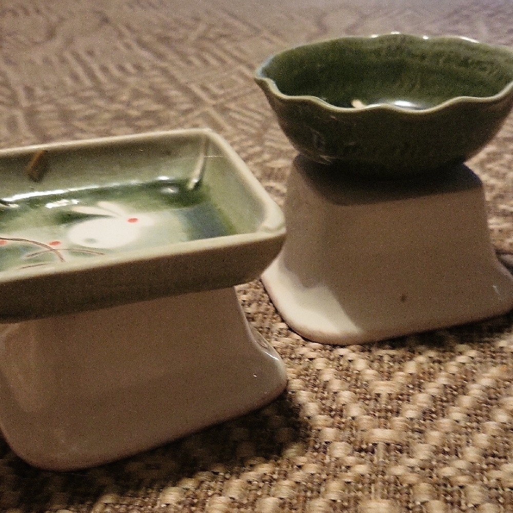 Green Ceramic Dishes with Rabbit Design - Picture 6 of 6